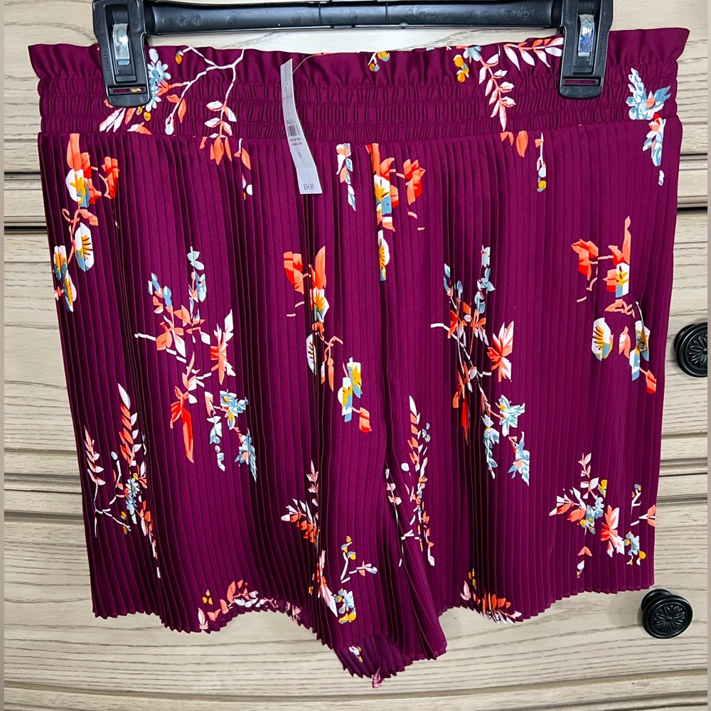 Ann Taylor pleated shorts. Size 6